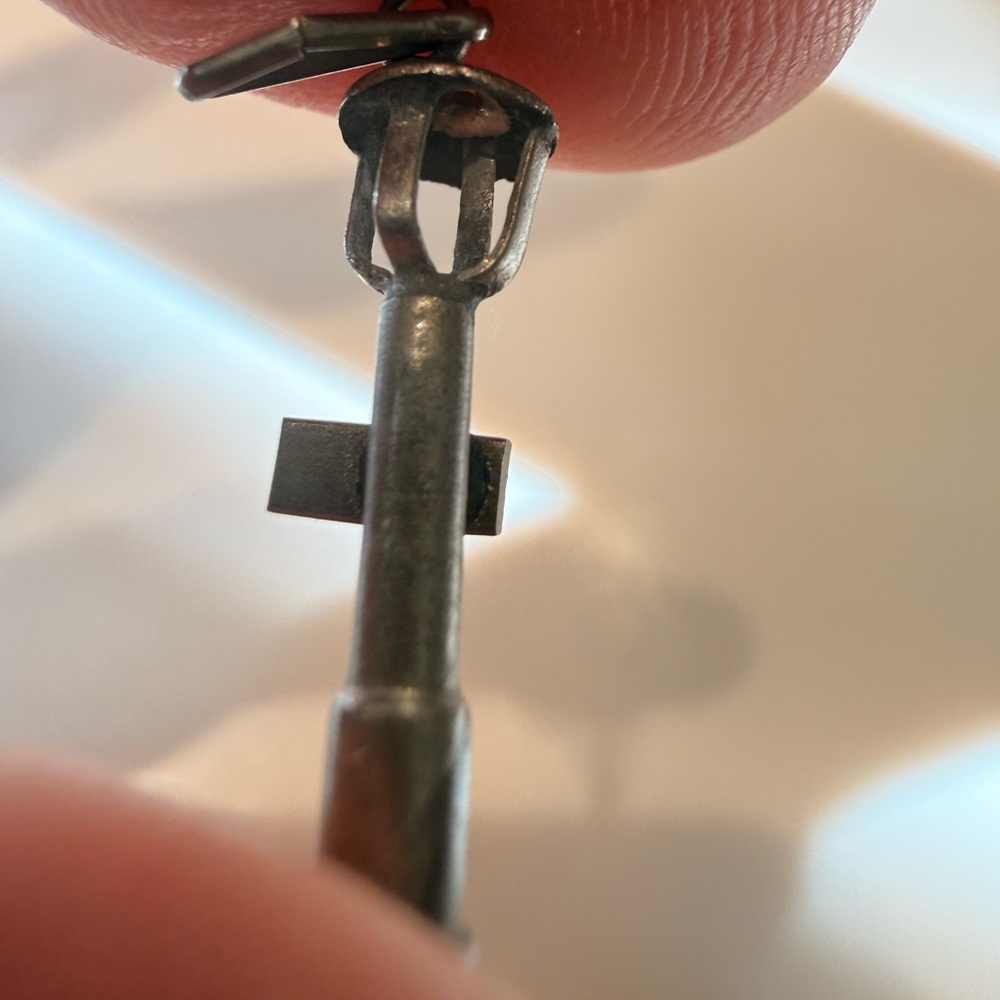 Vintage 1950s Bowery Metal Charm with Lantern Design New York City - Picture 7 of 7